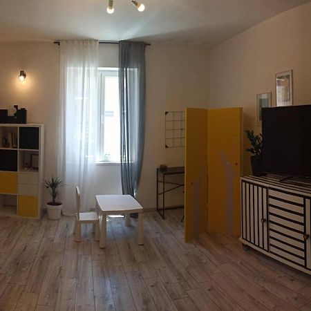 Novoureden Komforni Stan Od 90 M2 S Dvoristem Apartment Sibenik Exterior photo