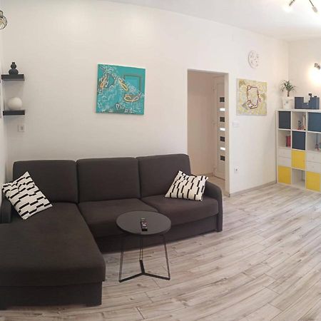 Novoureden Komforni Stan Od 90 M2 S Dvoristem Apartment Sibenik Exterior photo