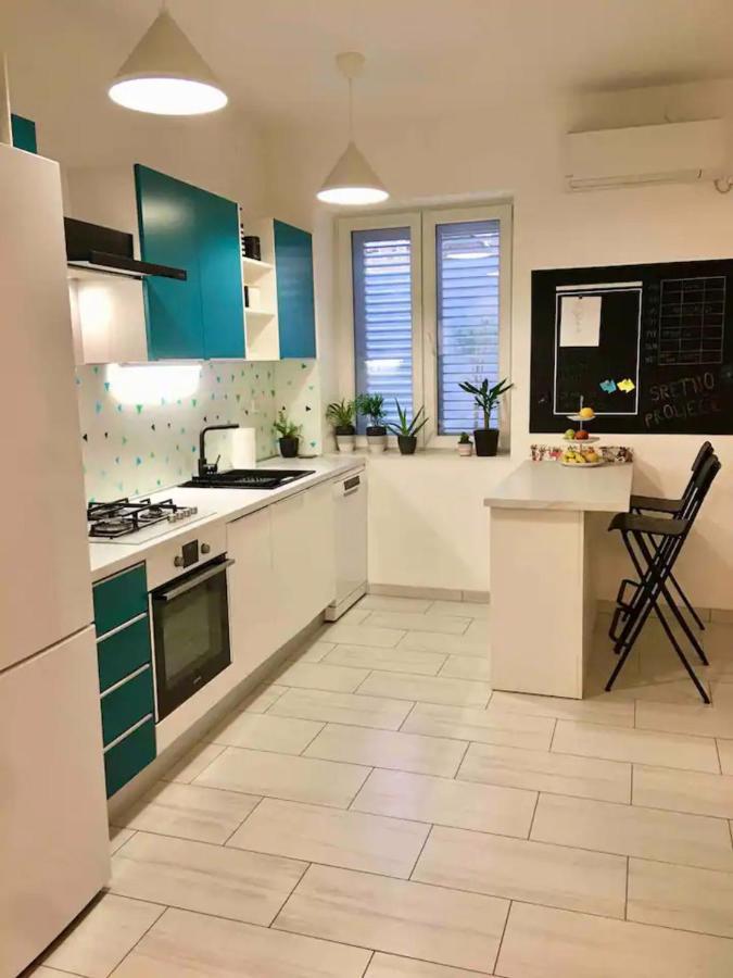 Novoureden Komforni Stan Od 90 M2 S Dvoristem Apartment Sibenik Exterior photo
