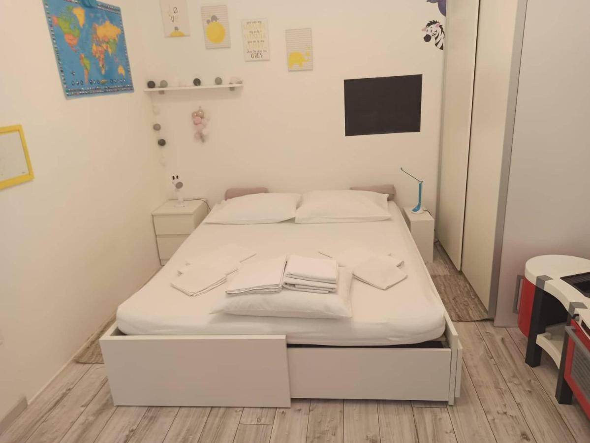Novoureden Komforni Stan Od 90 M2 S Dvoristem Apartment Sibenik Exterior photo