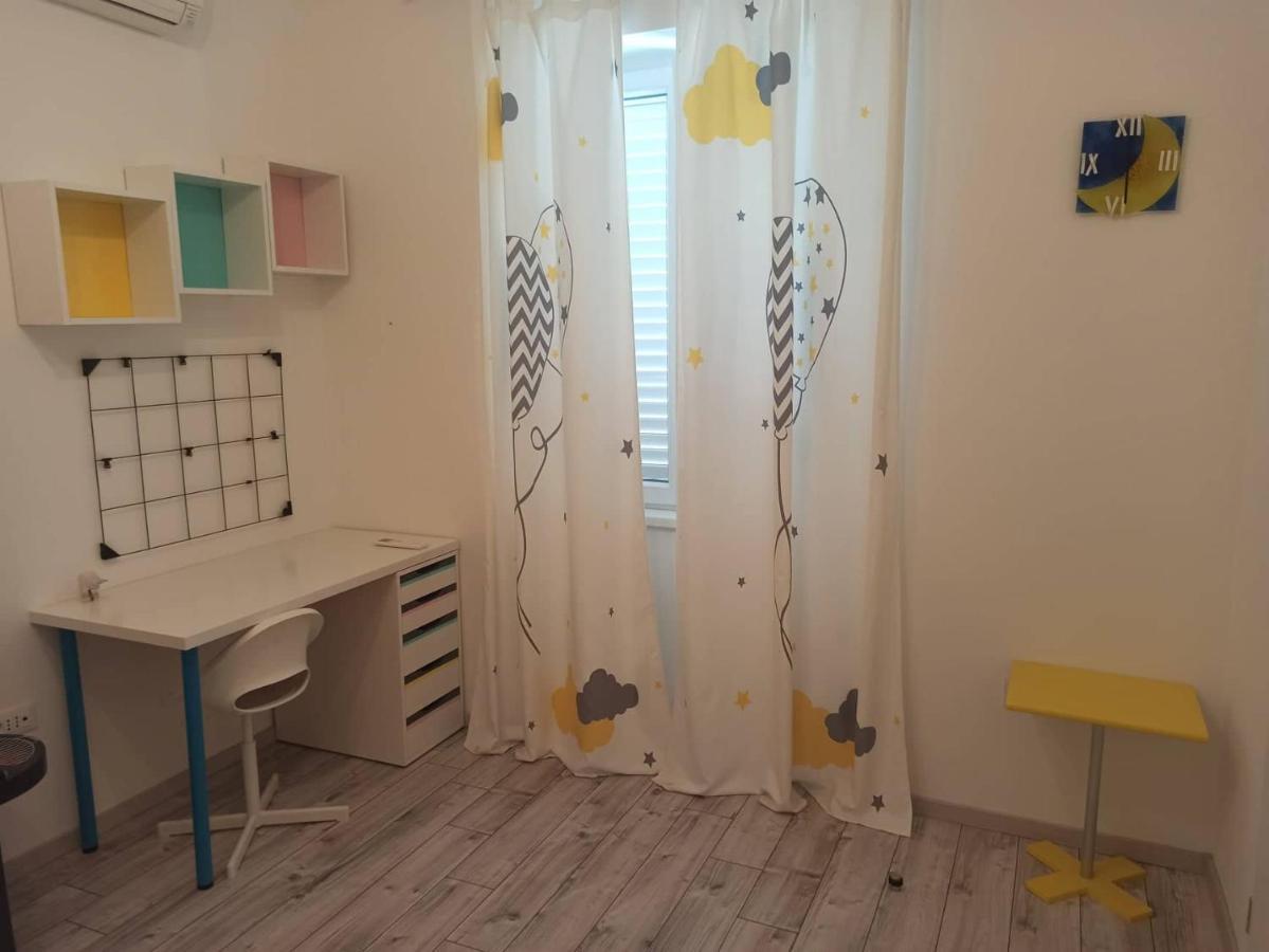 Novoureden Komforni Stan Od 90 M2 S Dvoristem Apartment Sibenik Exterior photo