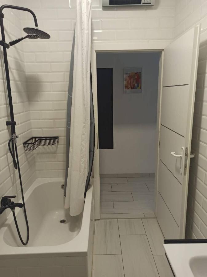 Novoureden Komforni Stan Od 90 M2 S Dvoristem Apartment Sibenik Exterior photo