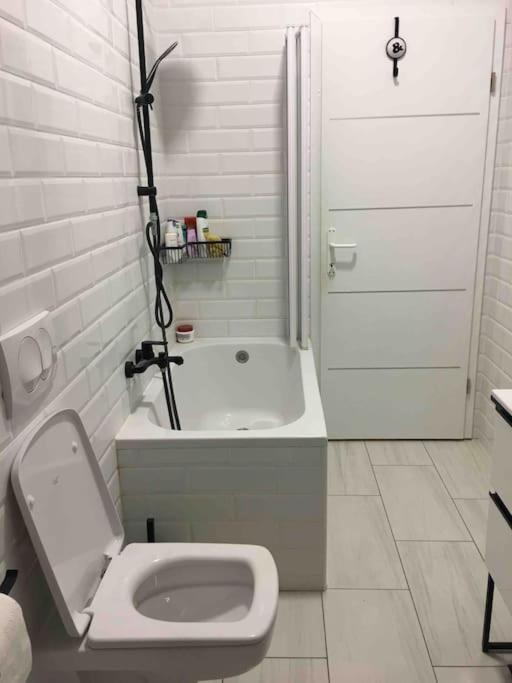 Novoureden Komforni Stan Od 90 M2 S Dvoristem Apartment Sibenik Room photo