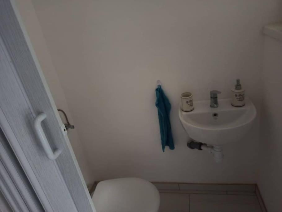 Novoureden Komforni Stan Od 90 M2 S Dvoristem Apartment Sibenik Room photo