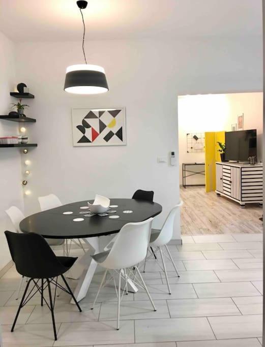 Novoureden Komforni Stan Od 90 M2 S Dvoristem Apartment Sibenik Room photo