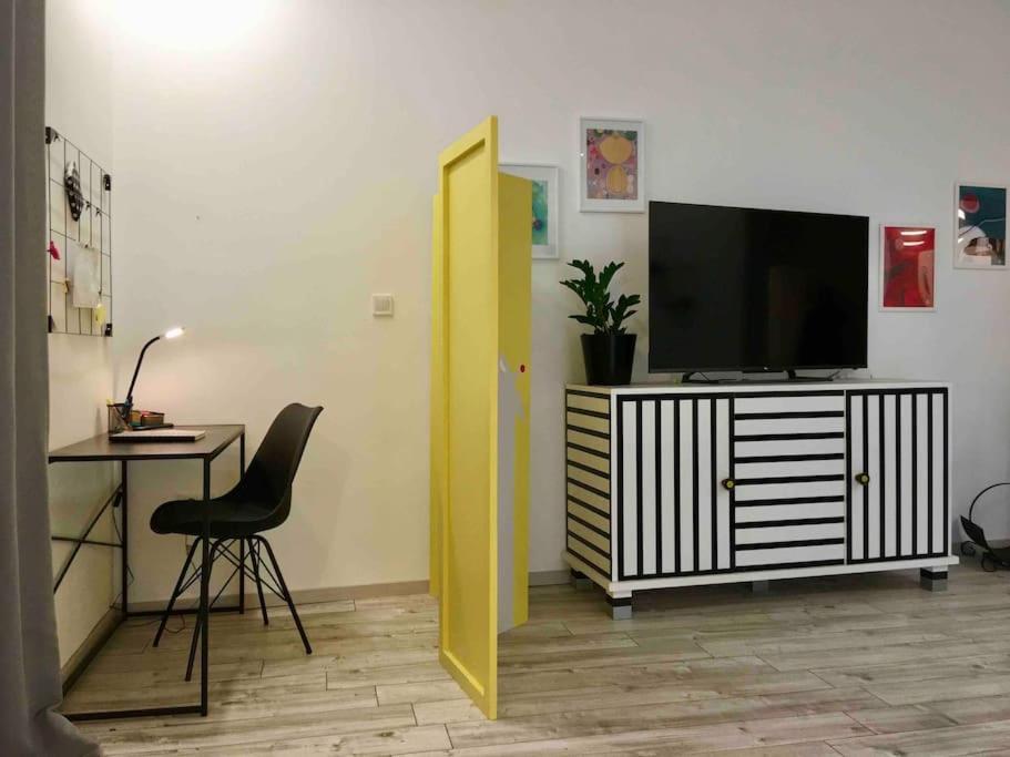 Novoureden Komforni Stan Od 90 M2 S Dvoristem Apartment Sibenik Room photo