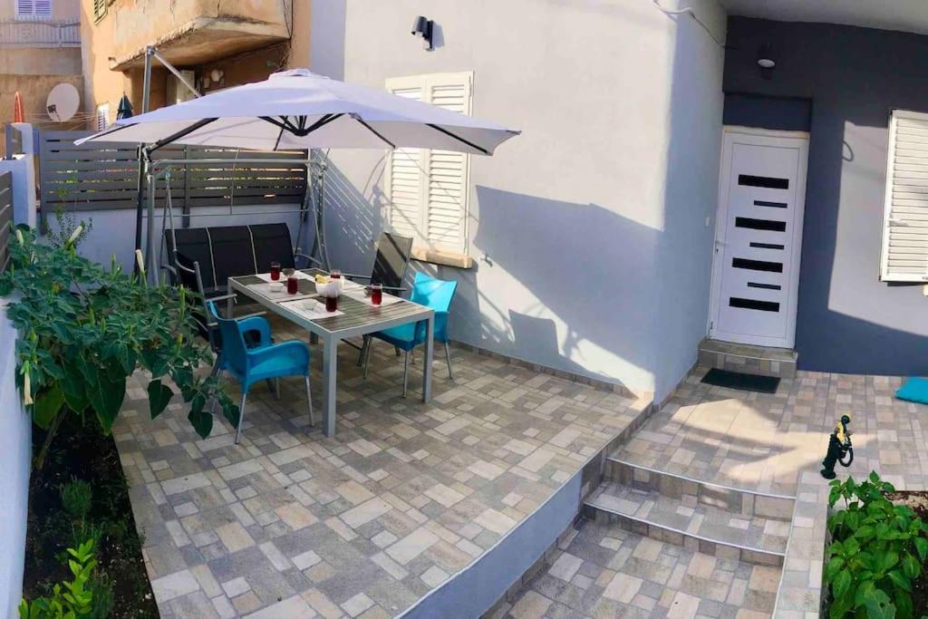 Novoureden Komforni Stan Od 90 M2 S Dvoristem Apartment Sibenik Room photo