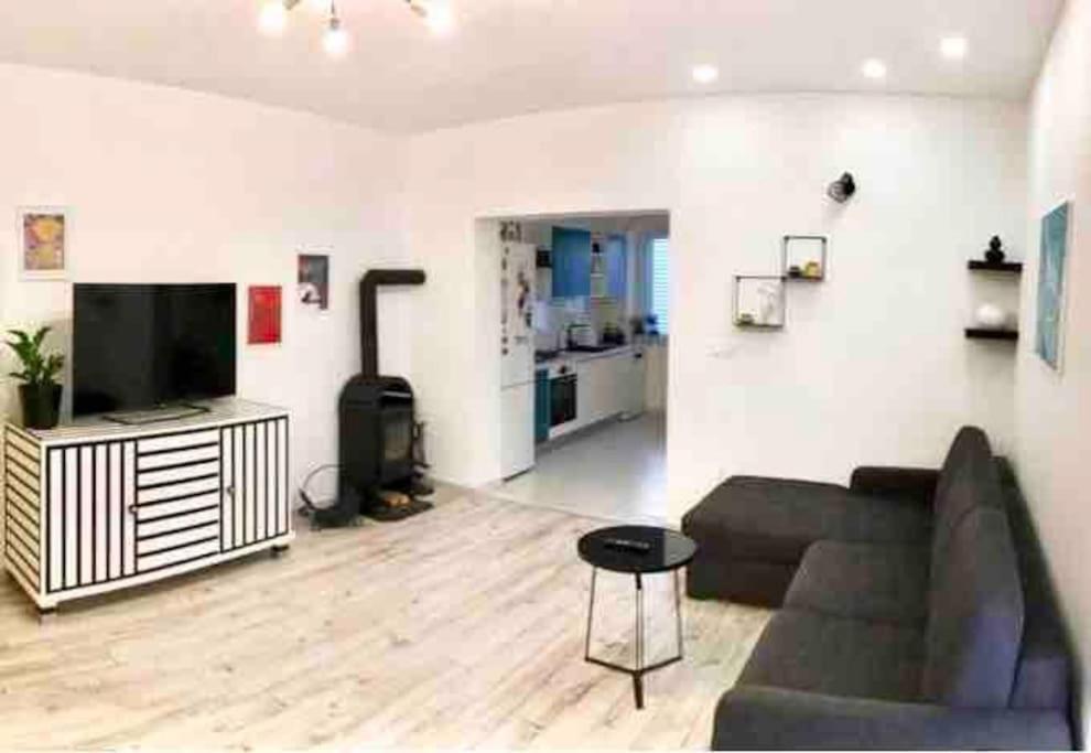 Novoureden Komforni Stan Od 90 M2 S Dvoristem Apartment Sibenik Room photo