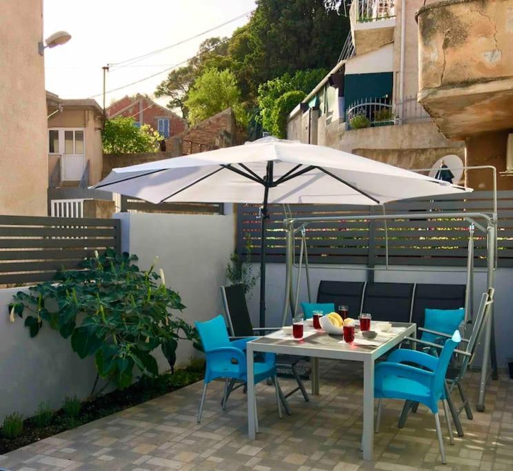 Novoureden Komforni Stan Od 90 M2 S Dvoristem Apartment Sibenik Room photo
